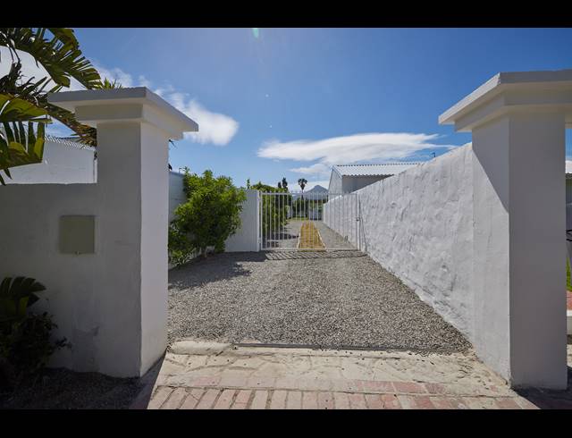 3 BEDROOM HOUSE FOR SALE IN CAPRI
